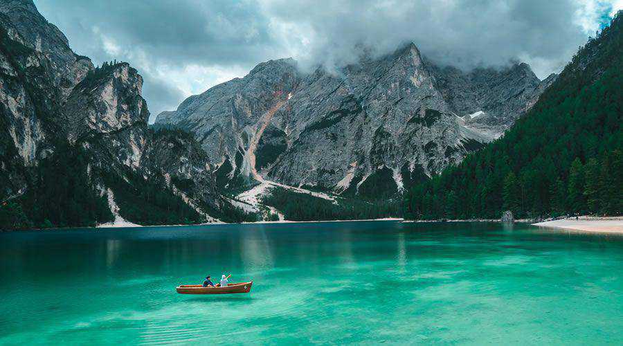 Green Crystal Clear Mountain Lake desktop wallpaper hd 4k high-resolution