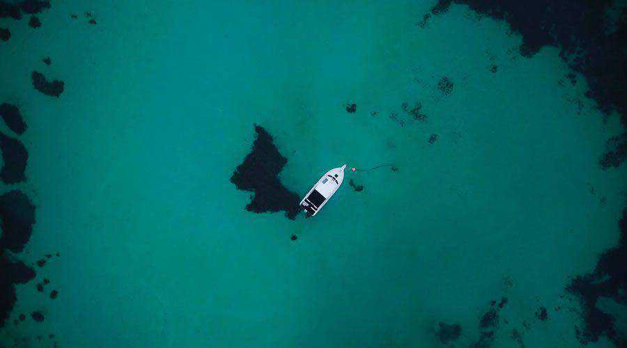 Overhead Photo of Boat & Clear Water desktop wallpaper hd 4k high-resolution