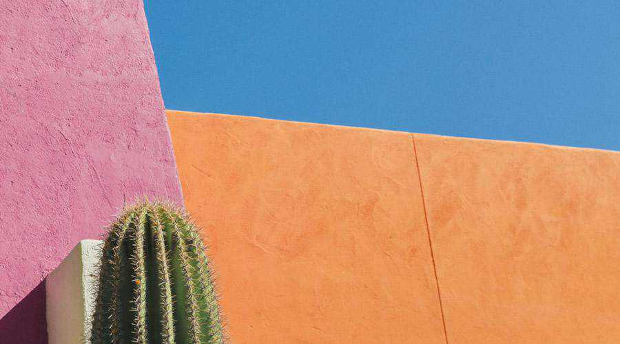 Colorful Building in Desert minimal minimalistic desktop wallpaper hd 4k high-resolution